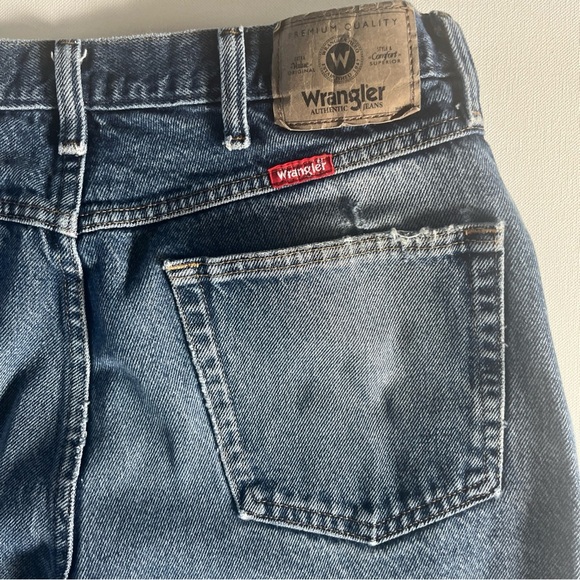Men’s Wranglers 34x29 distressed work jeans - Picture 2 of 11